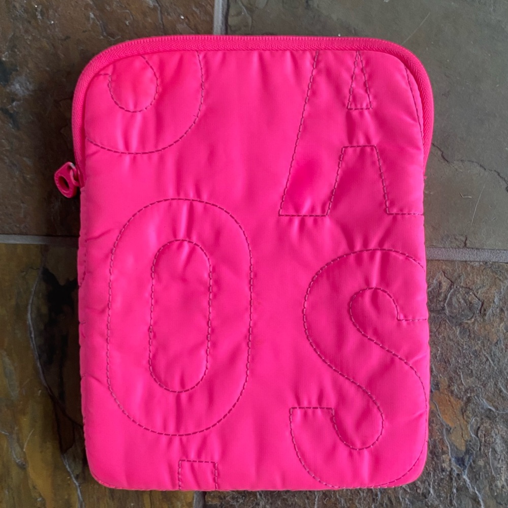 Marc Jacobs TABLET Case - hot pink. Soft interior, well protected.